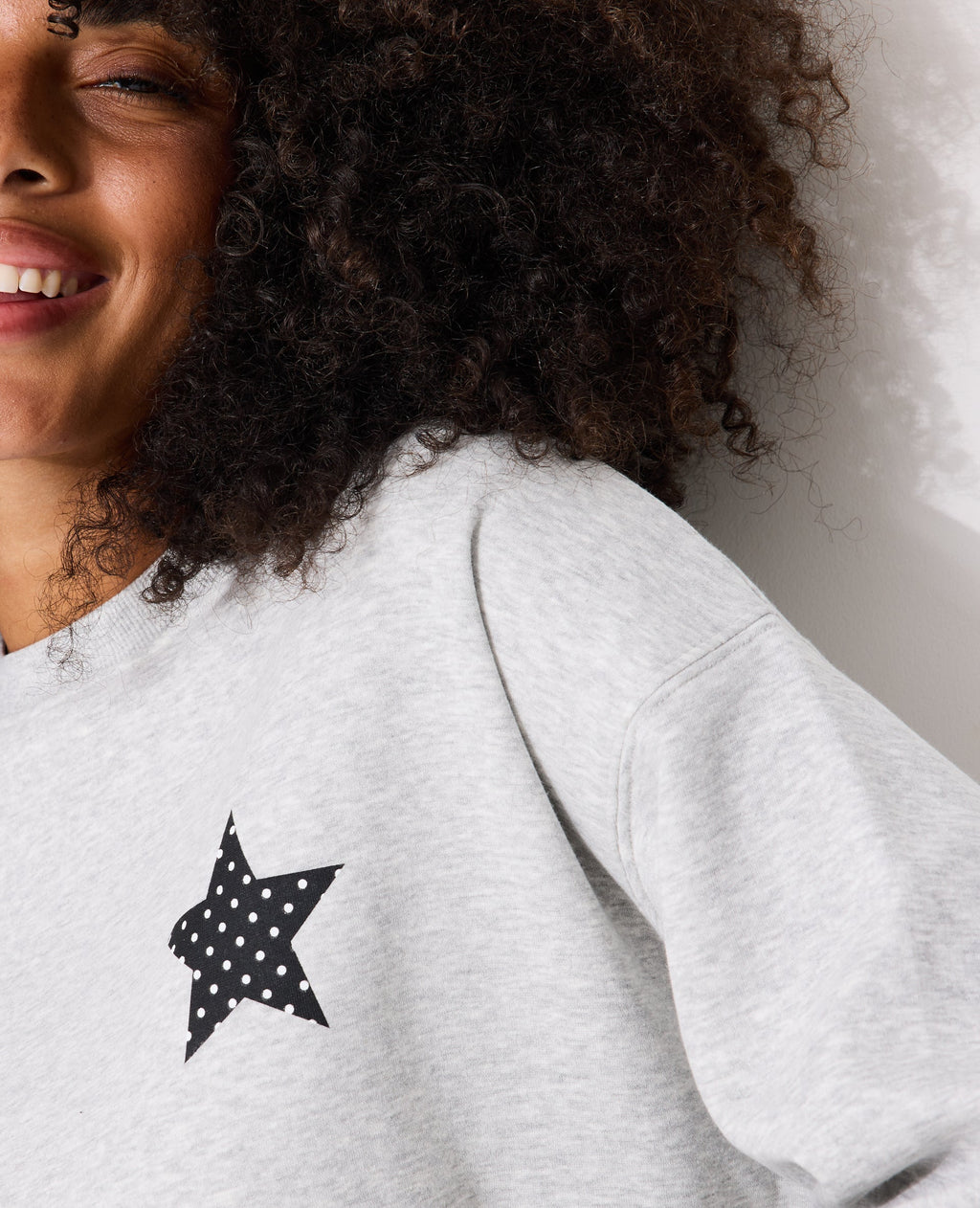 Sweat col rond avec print étoile et broderies dos