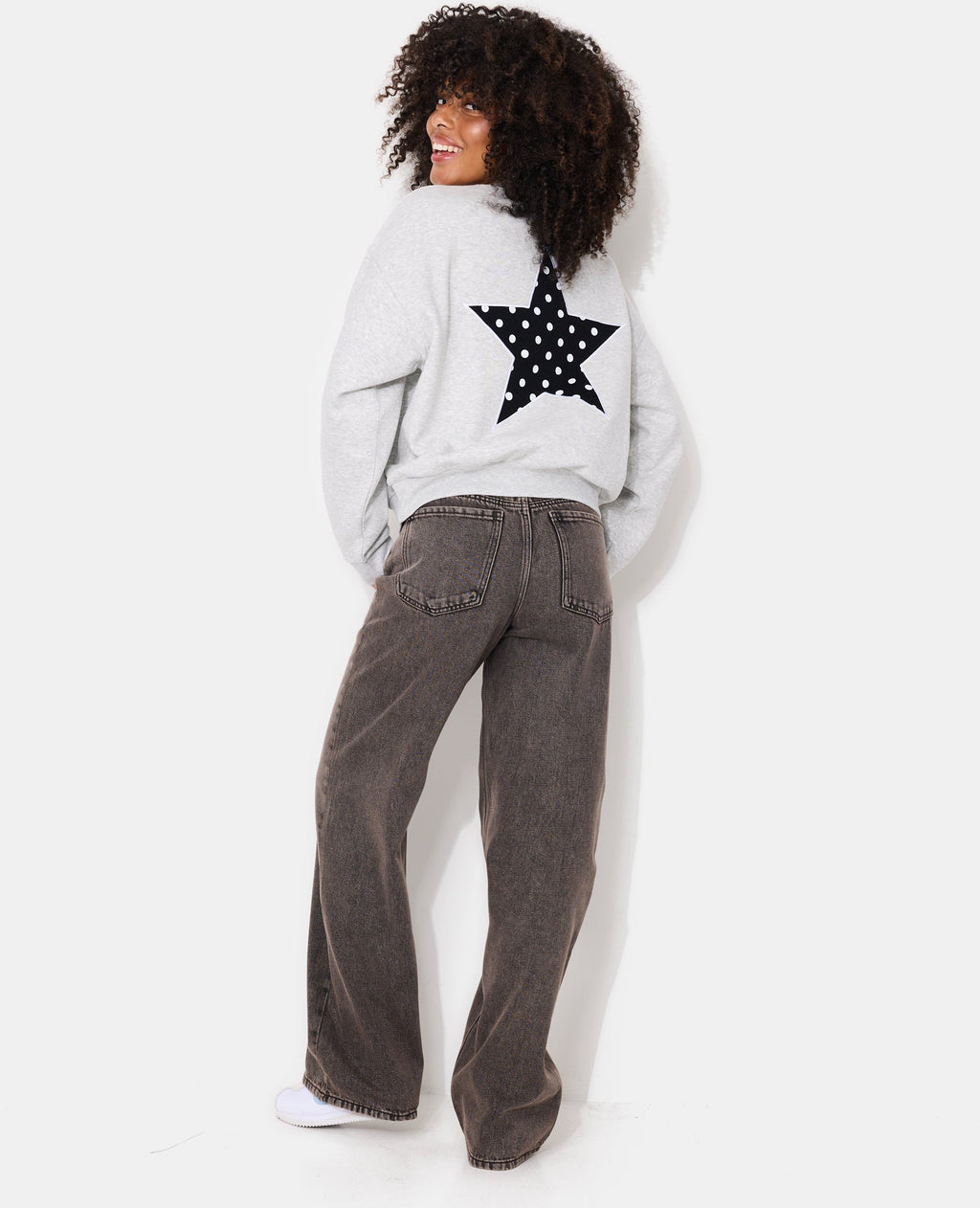 Sweat col rond avec print étoile et broderies dos
