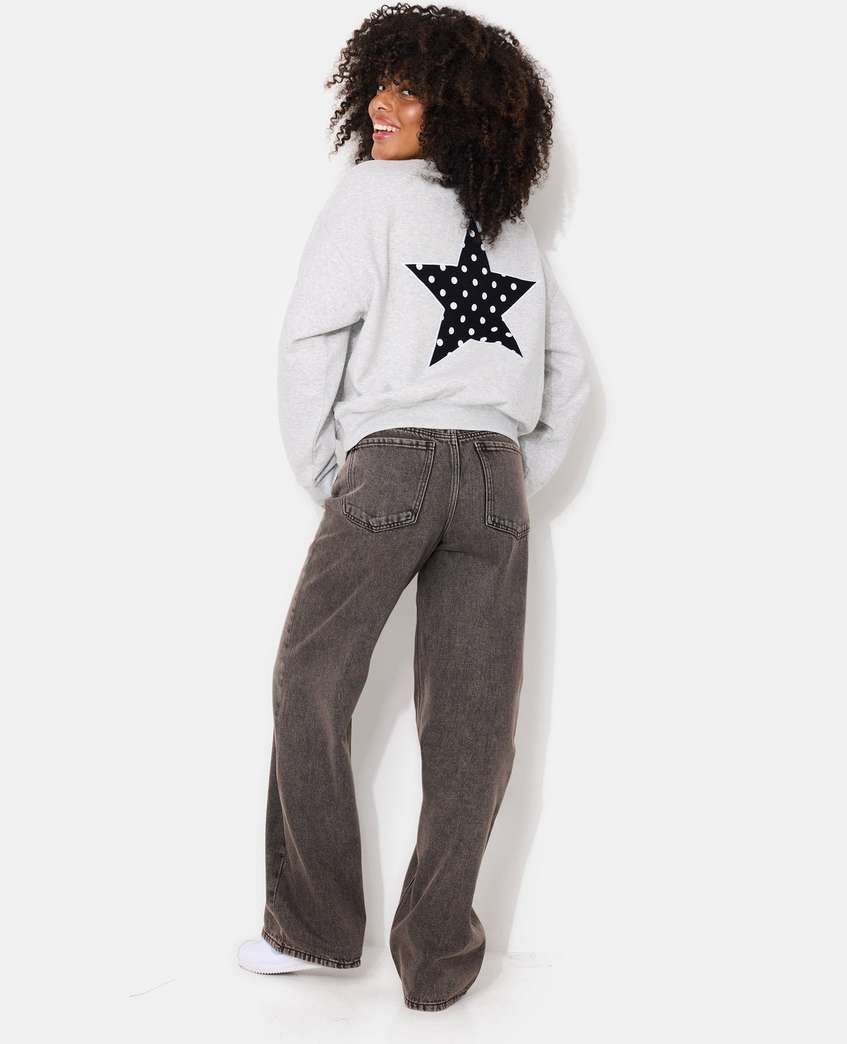Sweat col rond avec print étoile et broderies dos