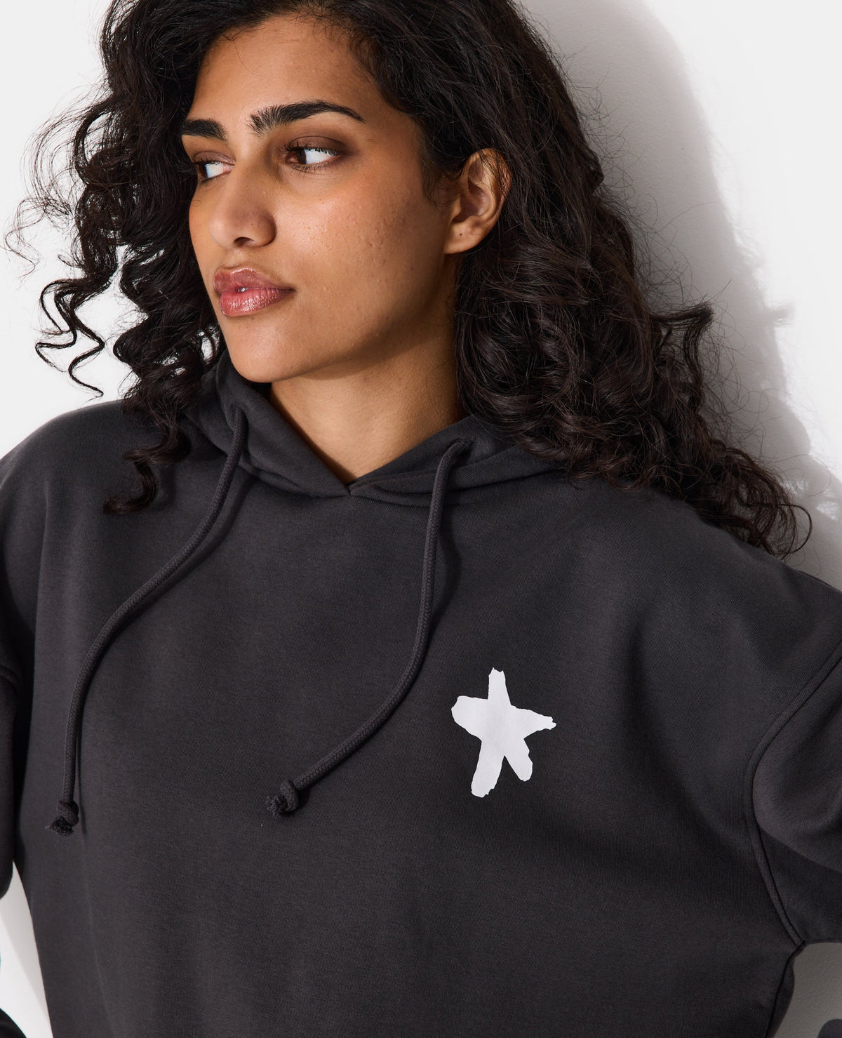 Sweat molleton capuche avec prints étoiles et roses
