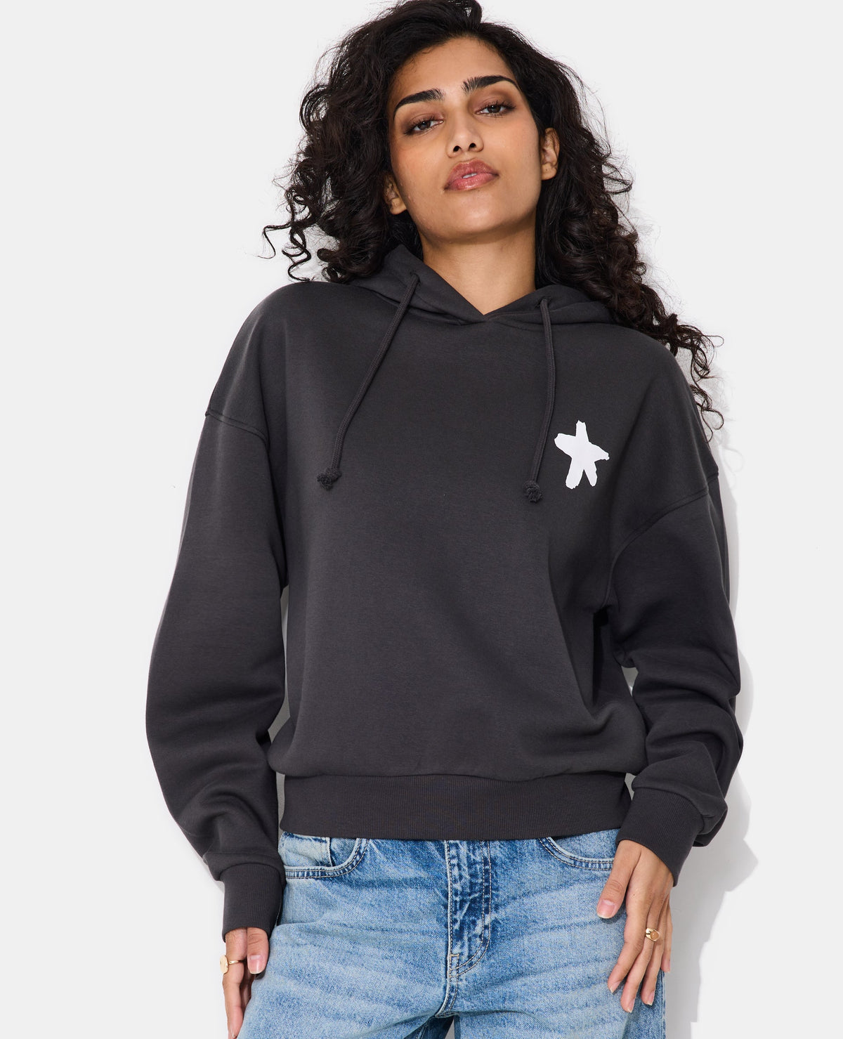 Sweat molleton capuche avec prints étoiles et roses