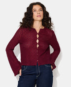 Top en dentelle avec manches flare et boutons