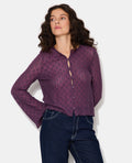 Top en dentelle avec manches flare et boutons