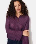 Top en dentelle avec manches flare et boutons