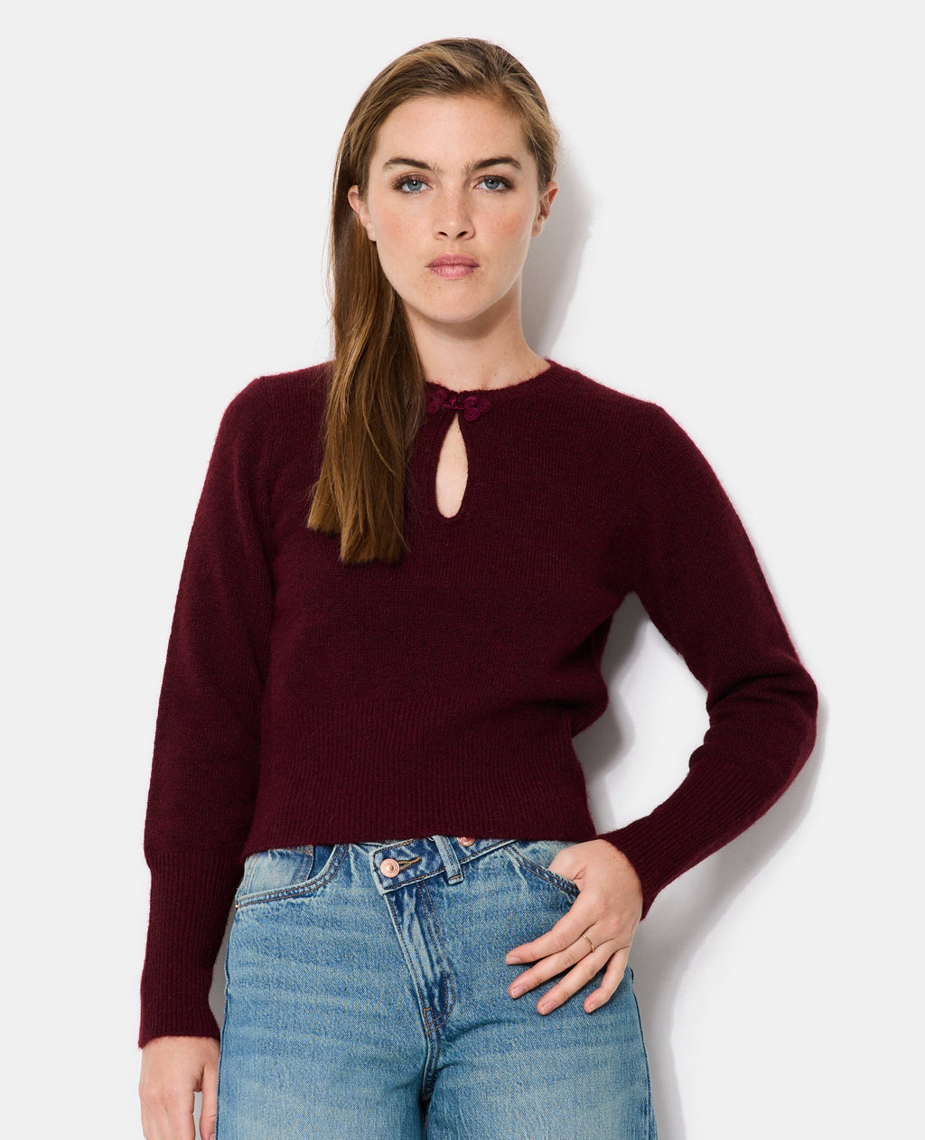 Pull avec goutte et boutonnière façon brandebourg