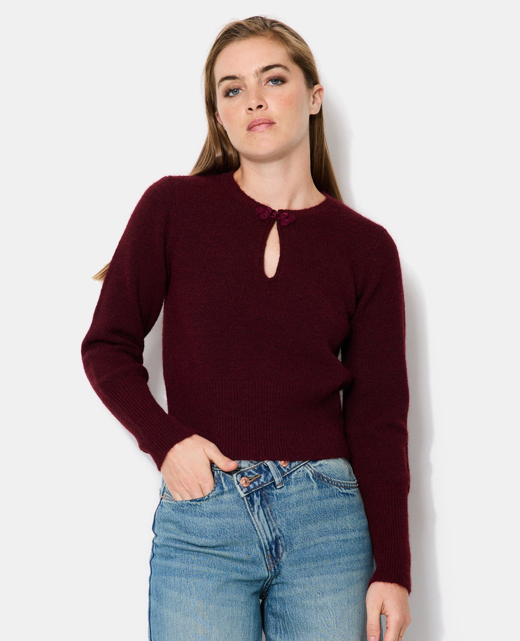 Pull avec goutte et boutonnière façon brandebourg