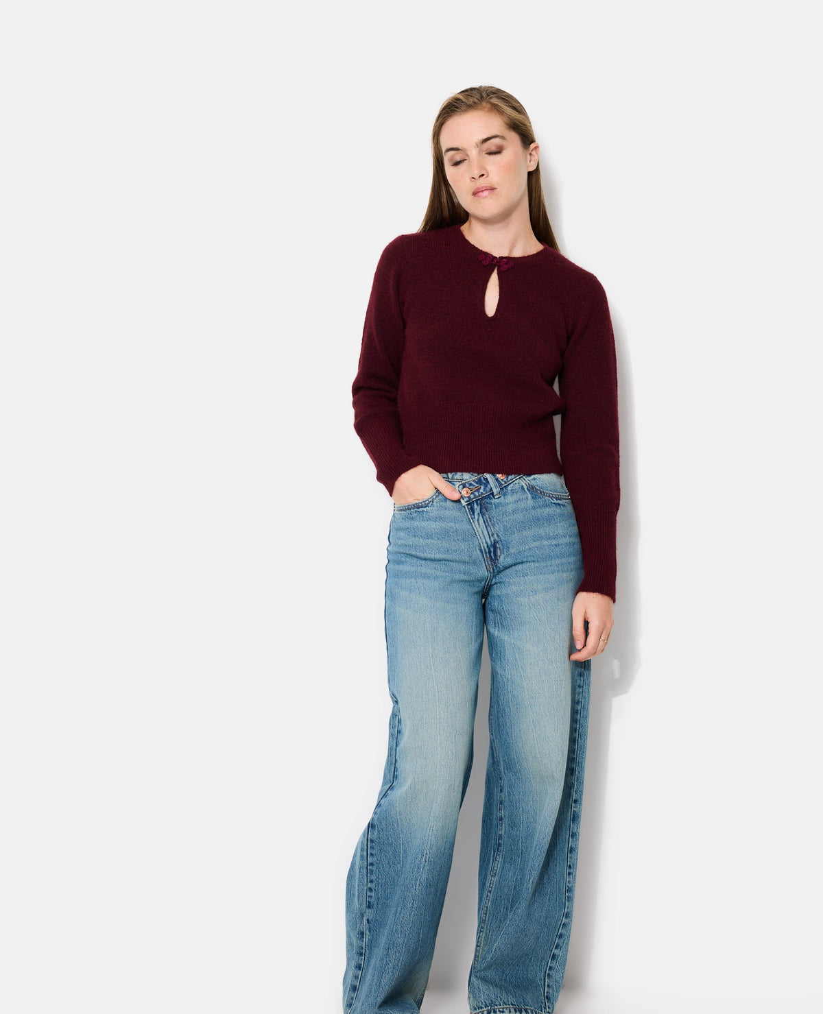Pull avec goutte et boutonnière façon brandebourg