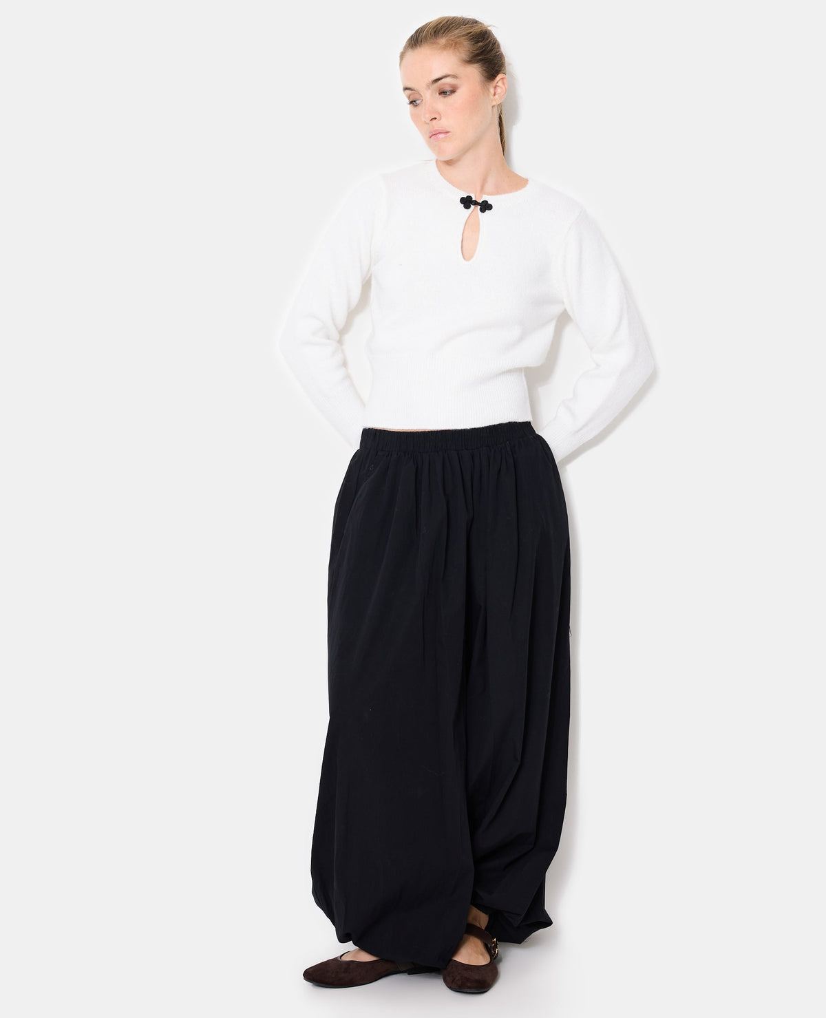 Pull avec goutte et boutonnière façon brandebourg