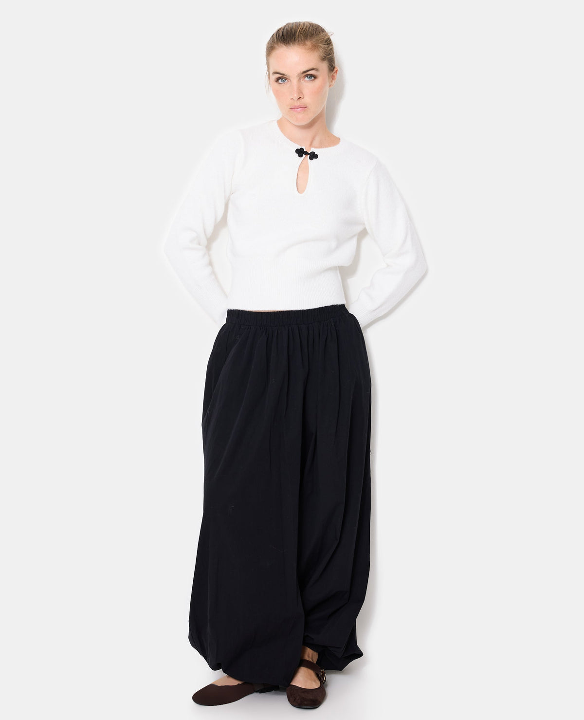 Pull avec goutte et boutonnière façon brandebourg