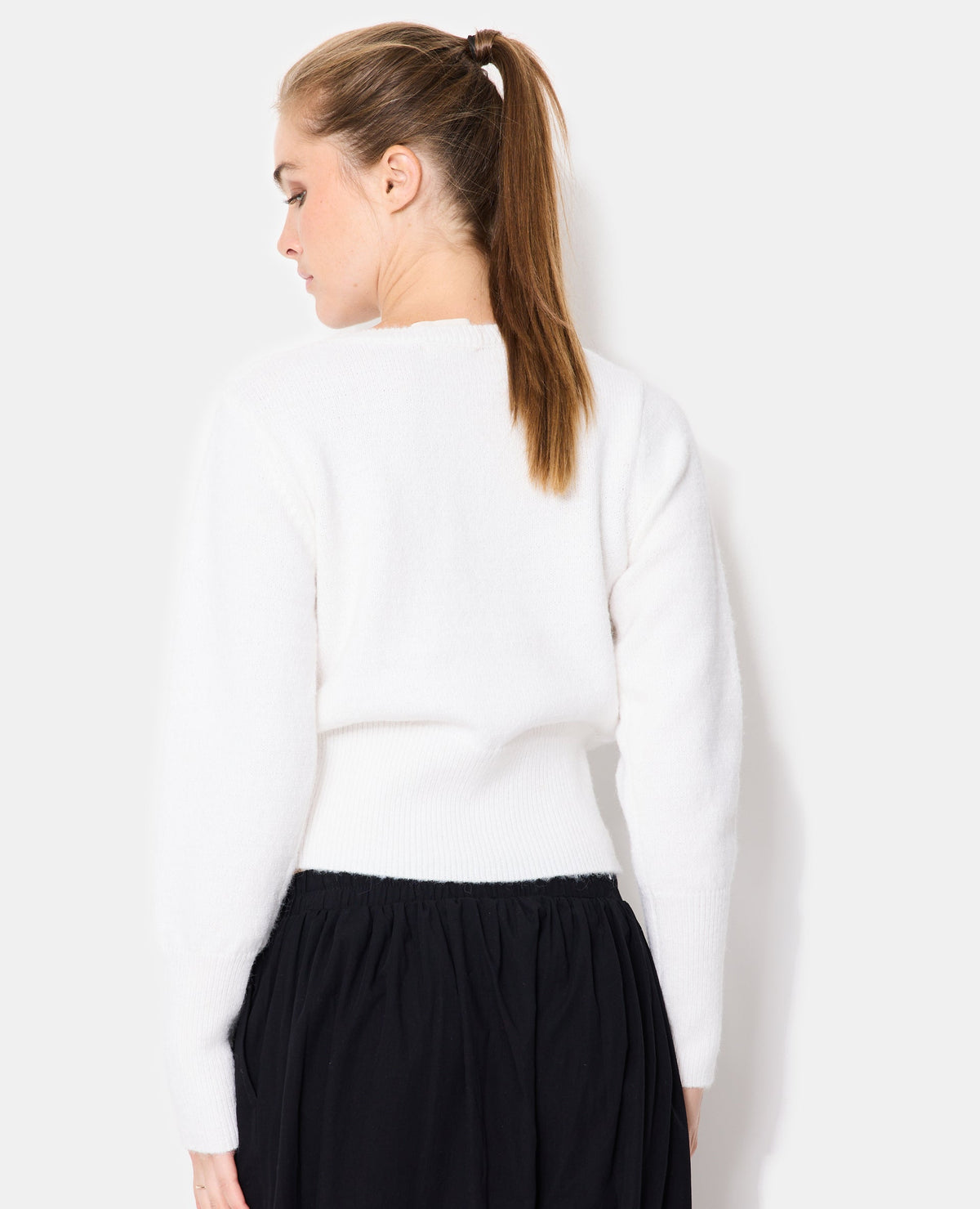 Pull avec goutte et boutonnière façon brandebourg