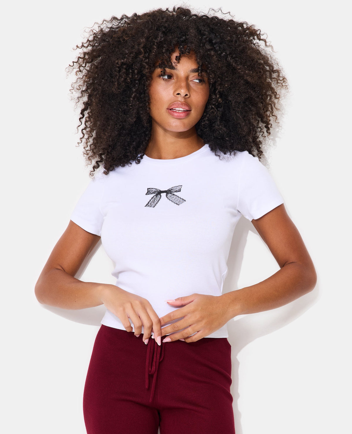 T-shirt ajusté avec print nœud dentelle