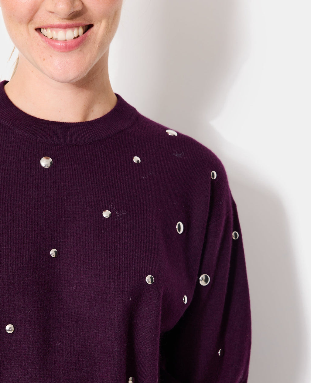 Pull col rond avec clous