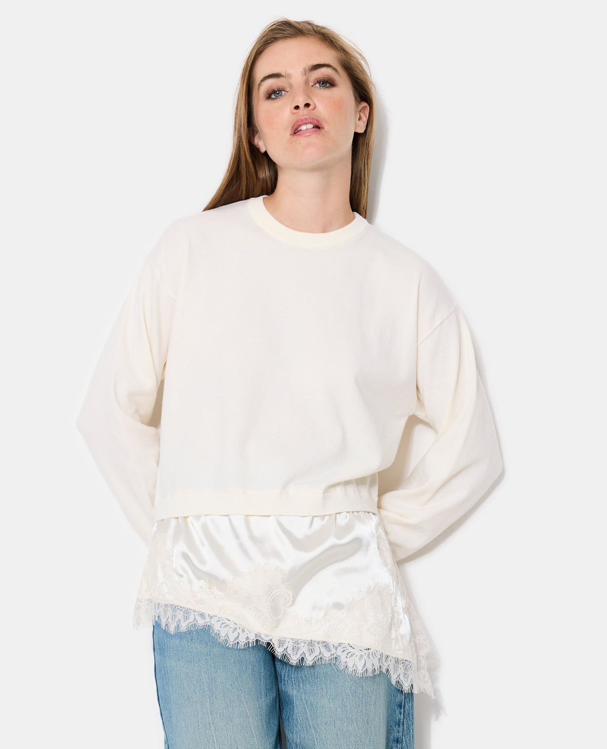 Pull 2 en 1 effet superposition avec satin et dentelle