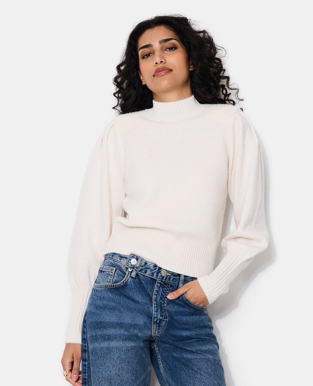 Pull col montant avec épaulettes