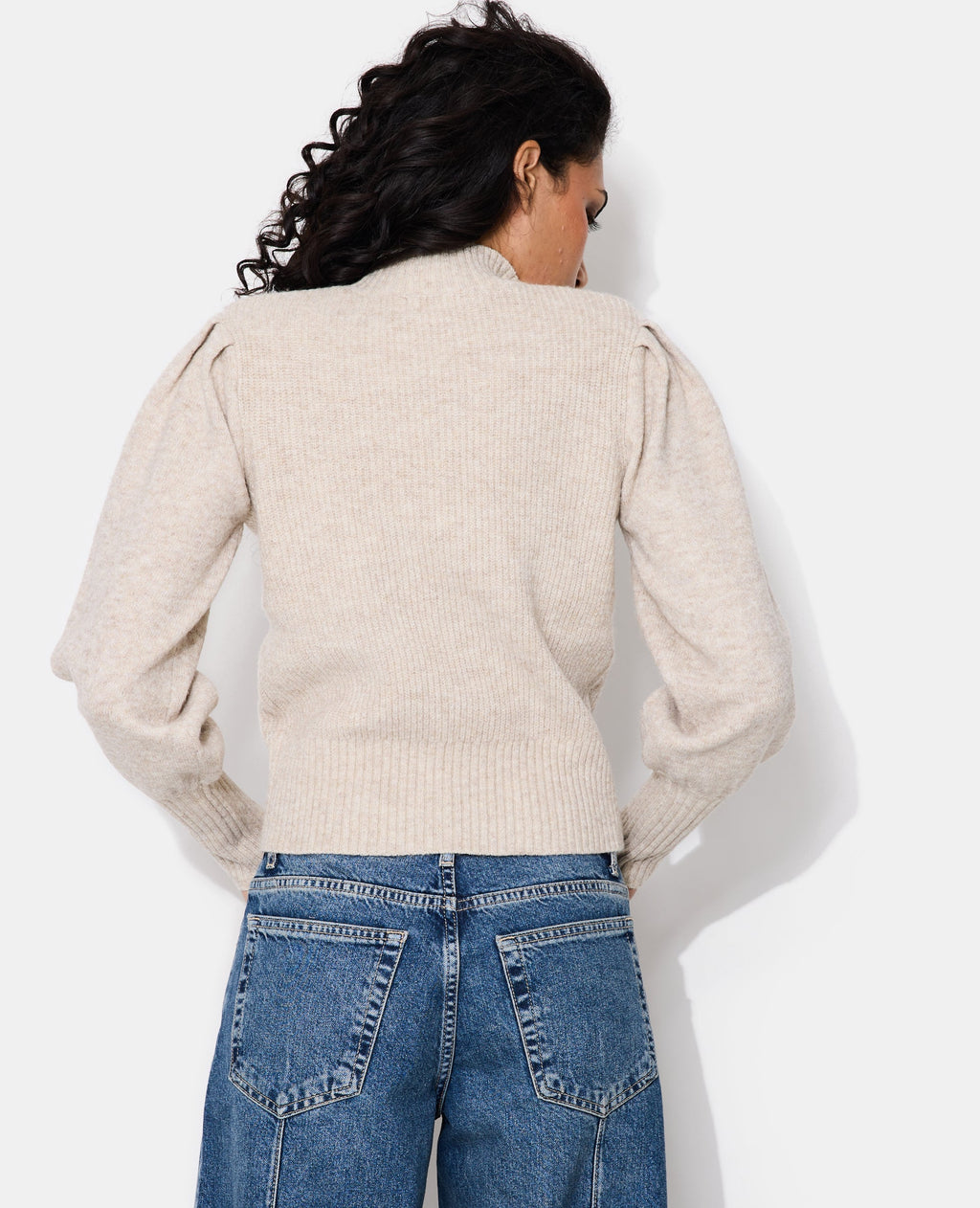 Pull col montant avec épaulettes
