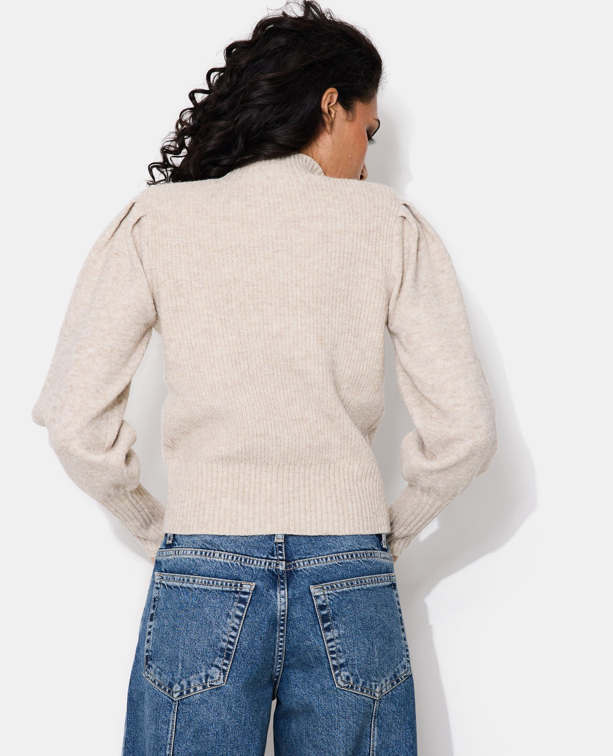 Pull col montant avec épaulettes