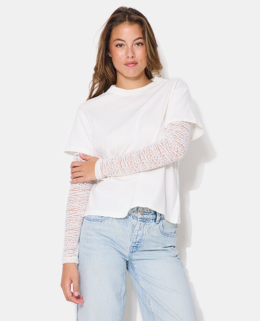 T-shirt effet superposition manches dentelle