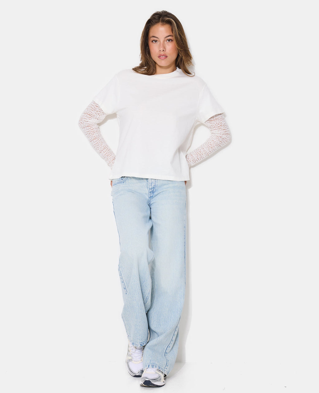 T-shirt effet superposition manches dentelle