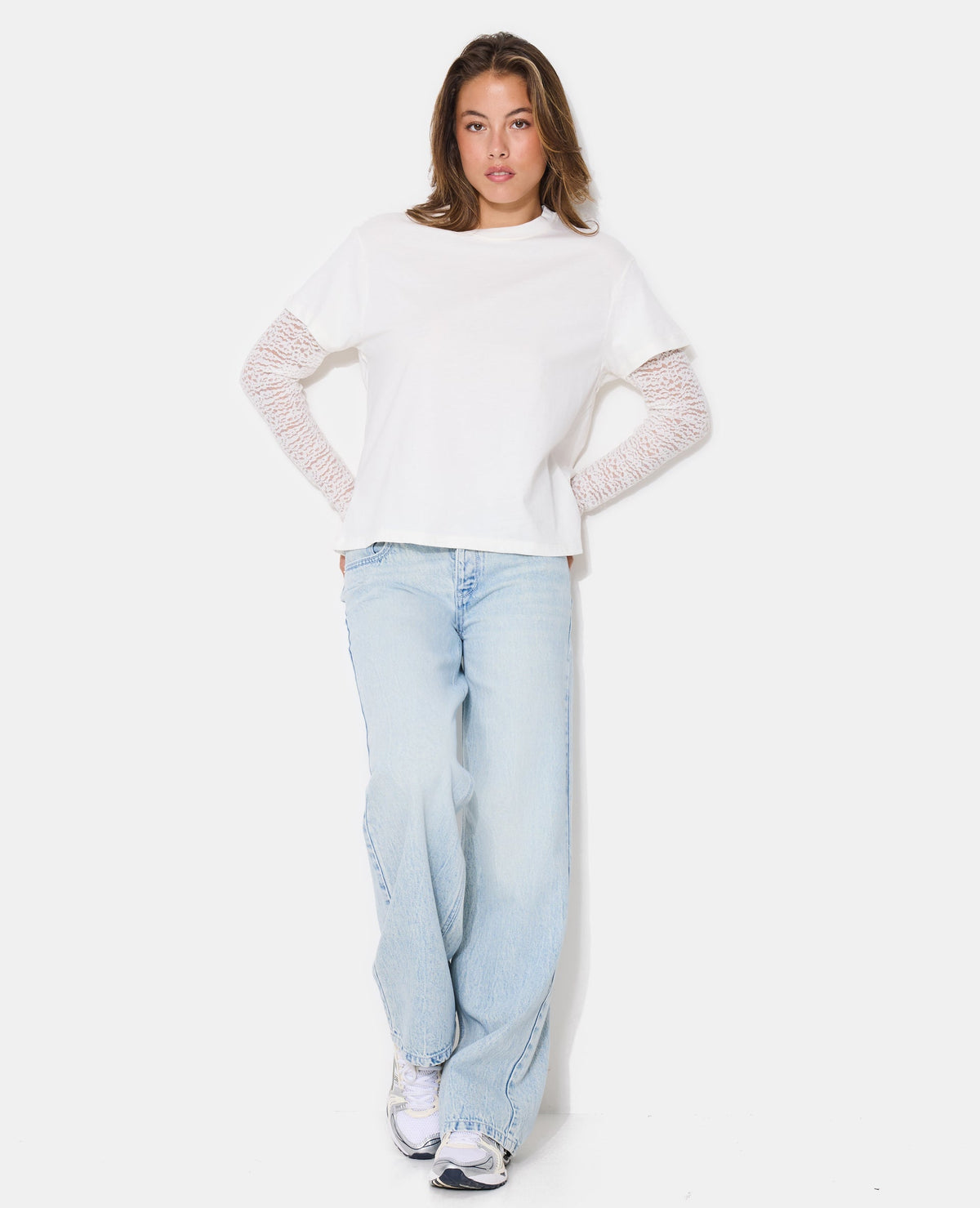 T-shirt effet superposition manches dentelle