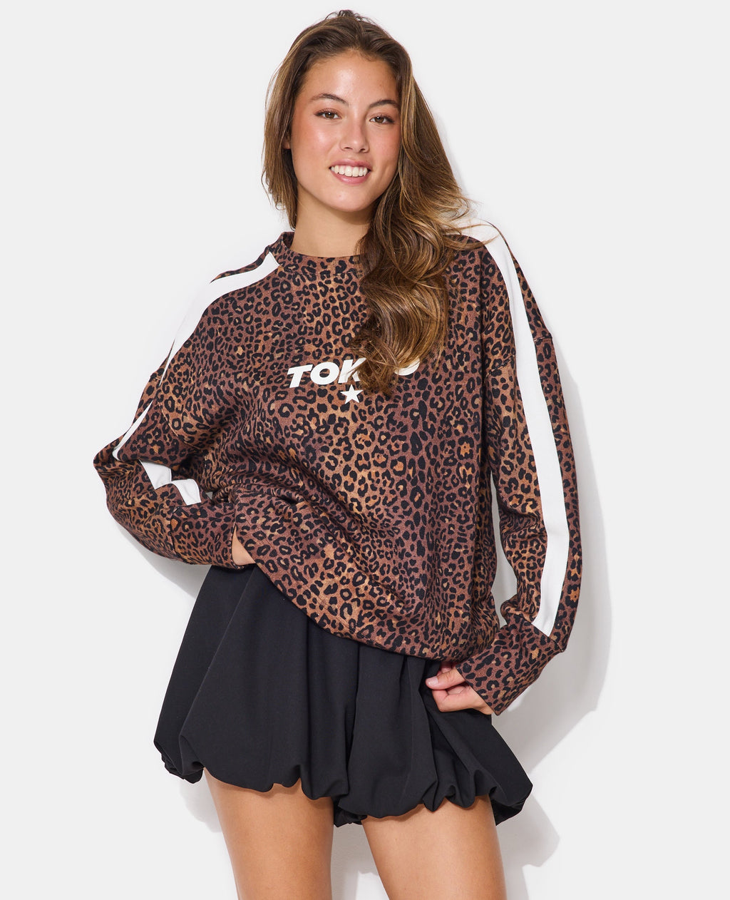 Sweat léopard avec print TOKYO et bandes