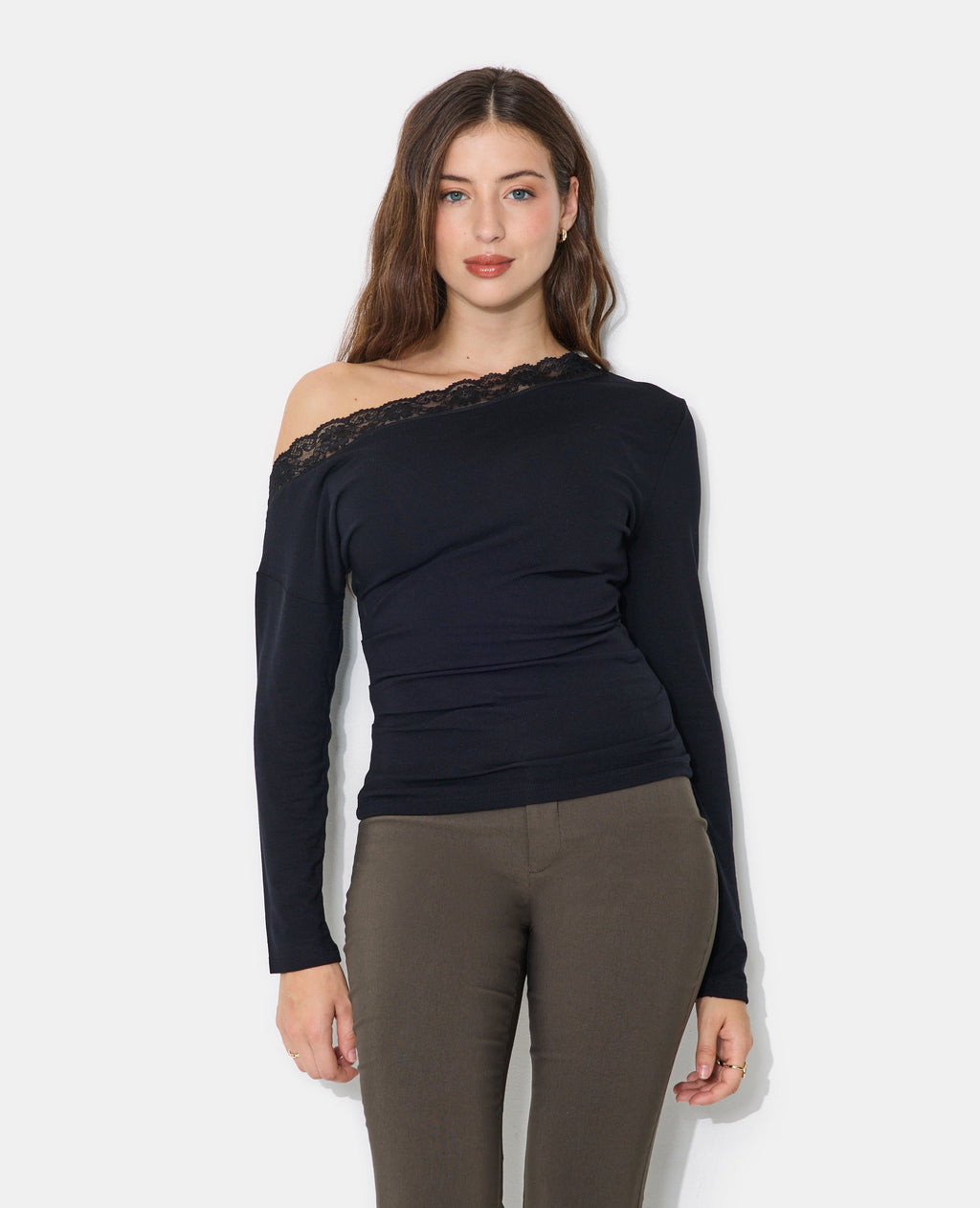 T-shirt asymétrique manches longues avec dentelle