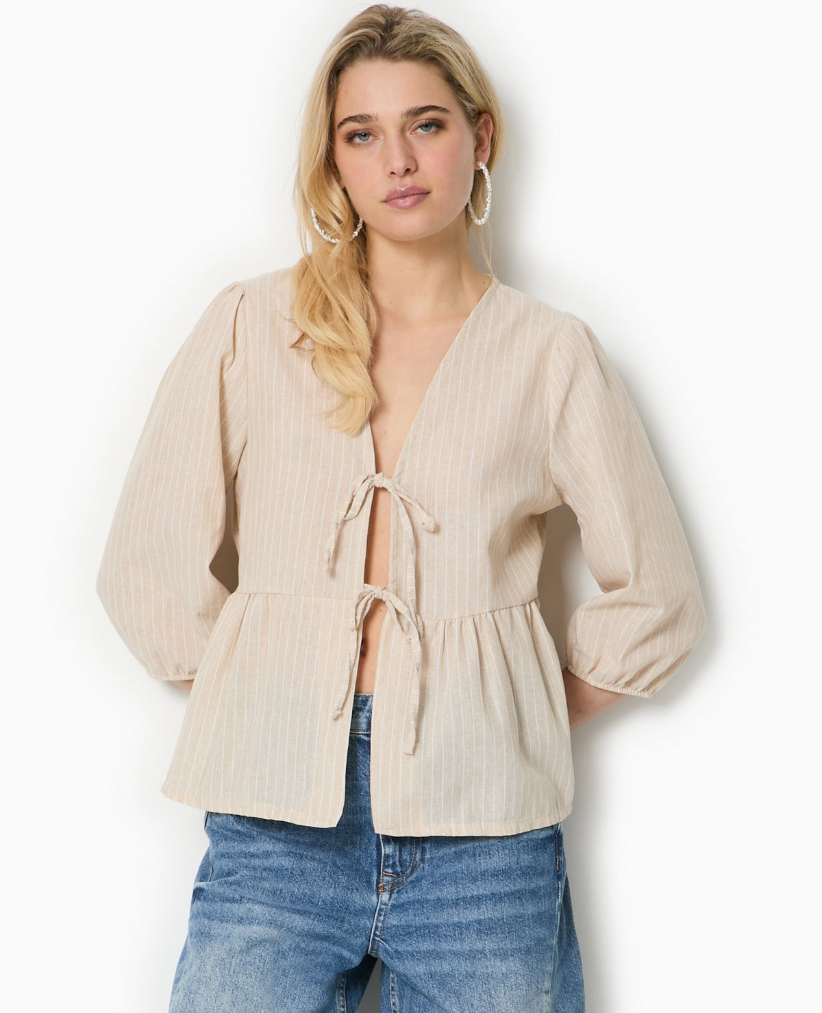 Blouse rayée avec nouettes et manches bouffantes