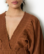 Blouse décolletée avec manches chauve-souris