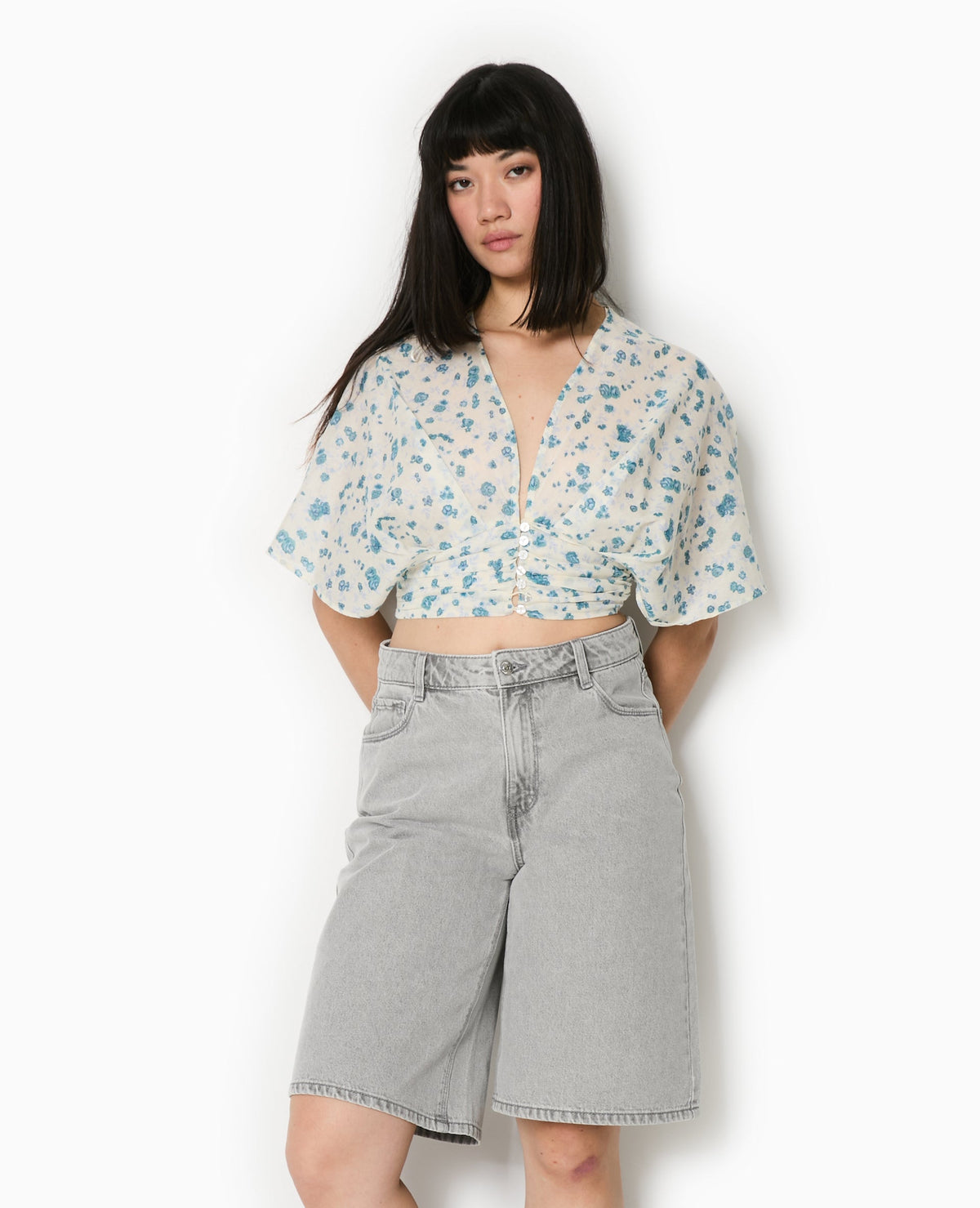 Blouse courte manches papillons motif fleurs