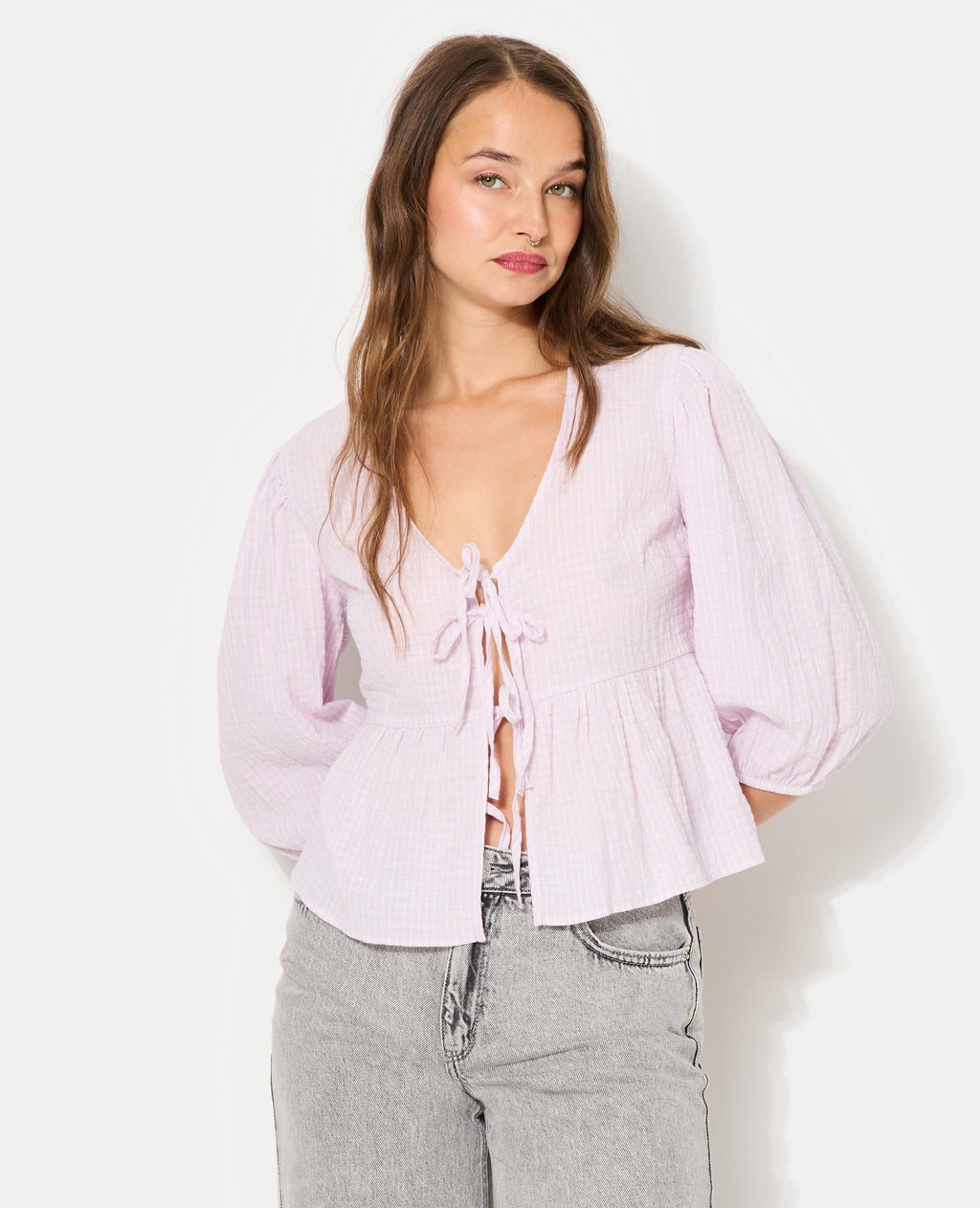 Blouse rayée avec nouettes et manches ballons