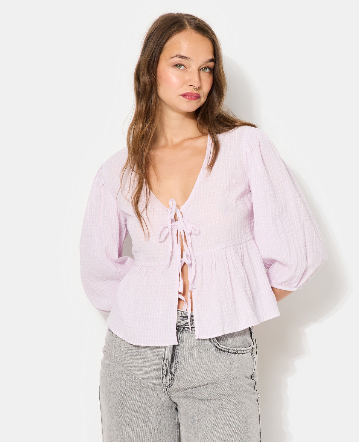 Blouse rayée avec nouettes et manches ballons