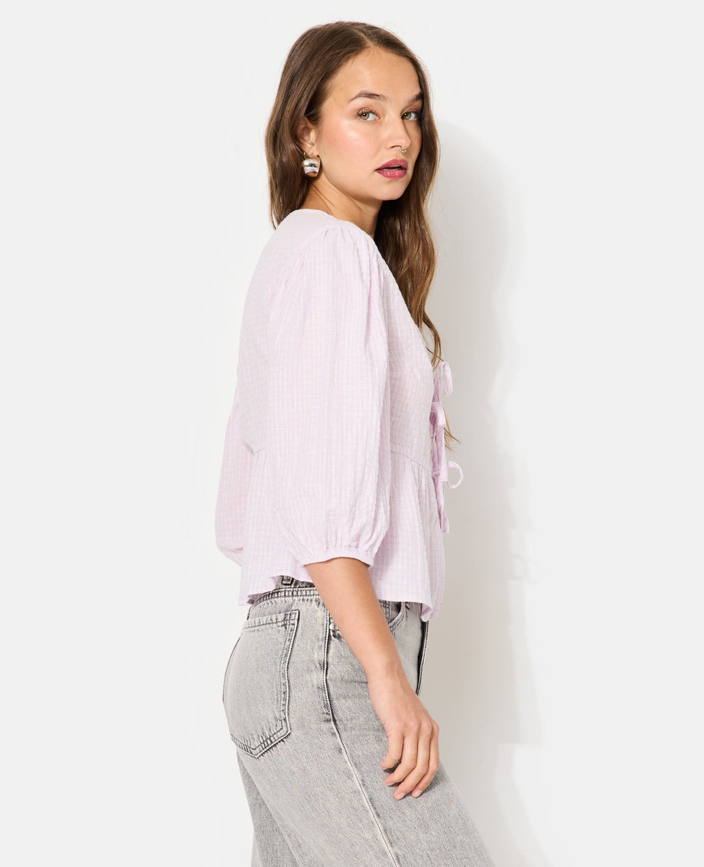 Blouse rayée avec nouettes et manches ballons