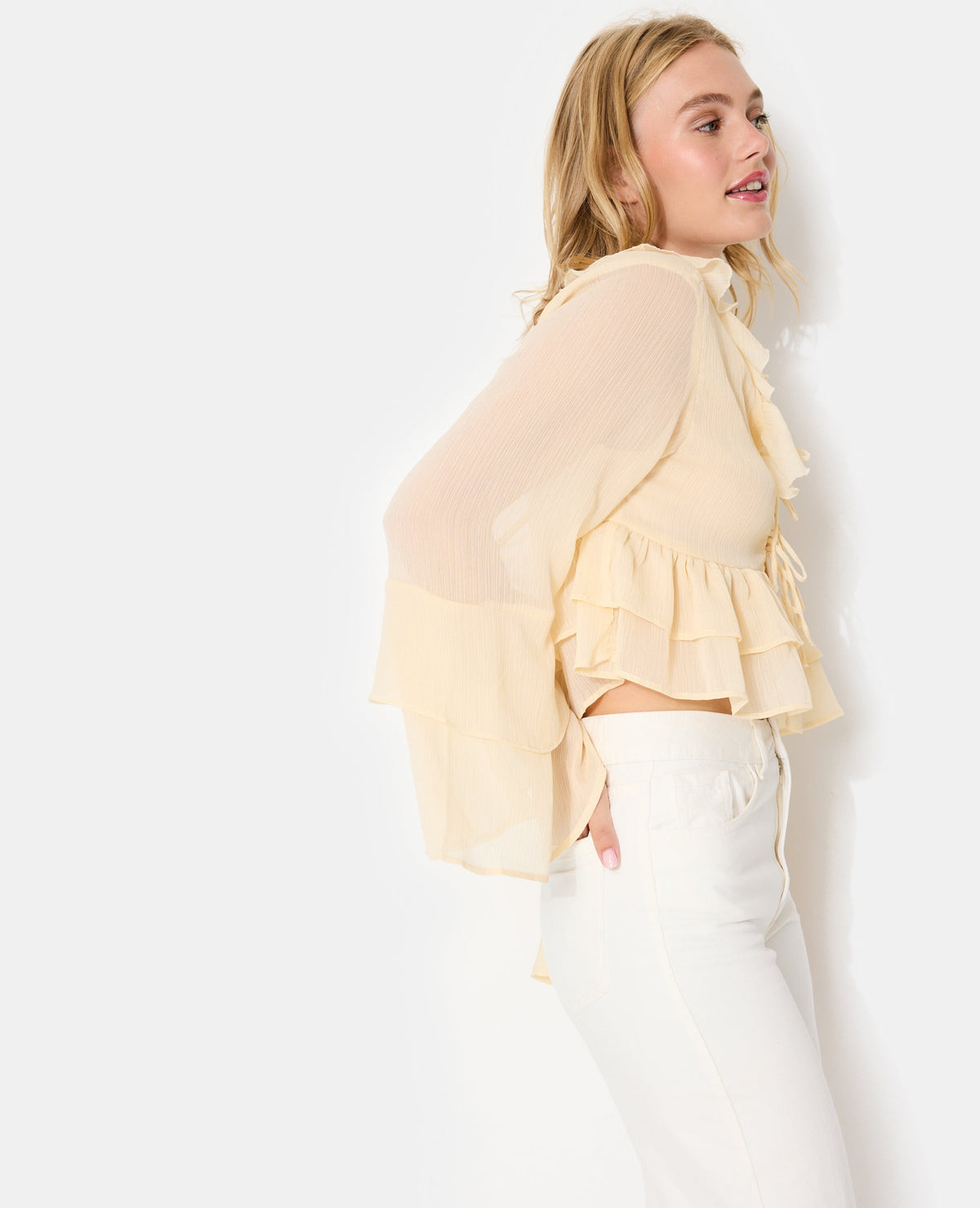 Blouse en voile avec volants et nouettes