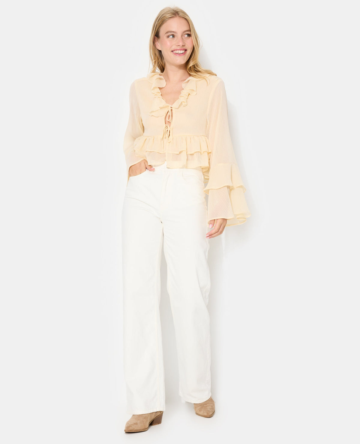 Blouse en voile avec volants et nouettes