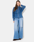 Chemise en jean cintrée avec manches chauve-souris