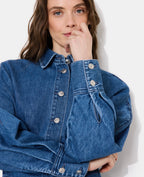 Chemise en jean cintrée avec manches chauve-souris