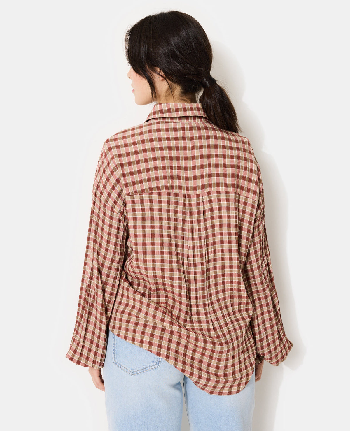 Chemise oversize en tissu gaufré motif carreaux