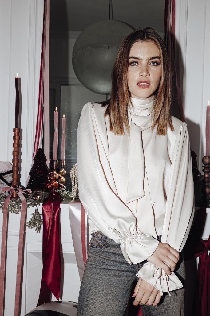 Blouse en satin avec col lavalière