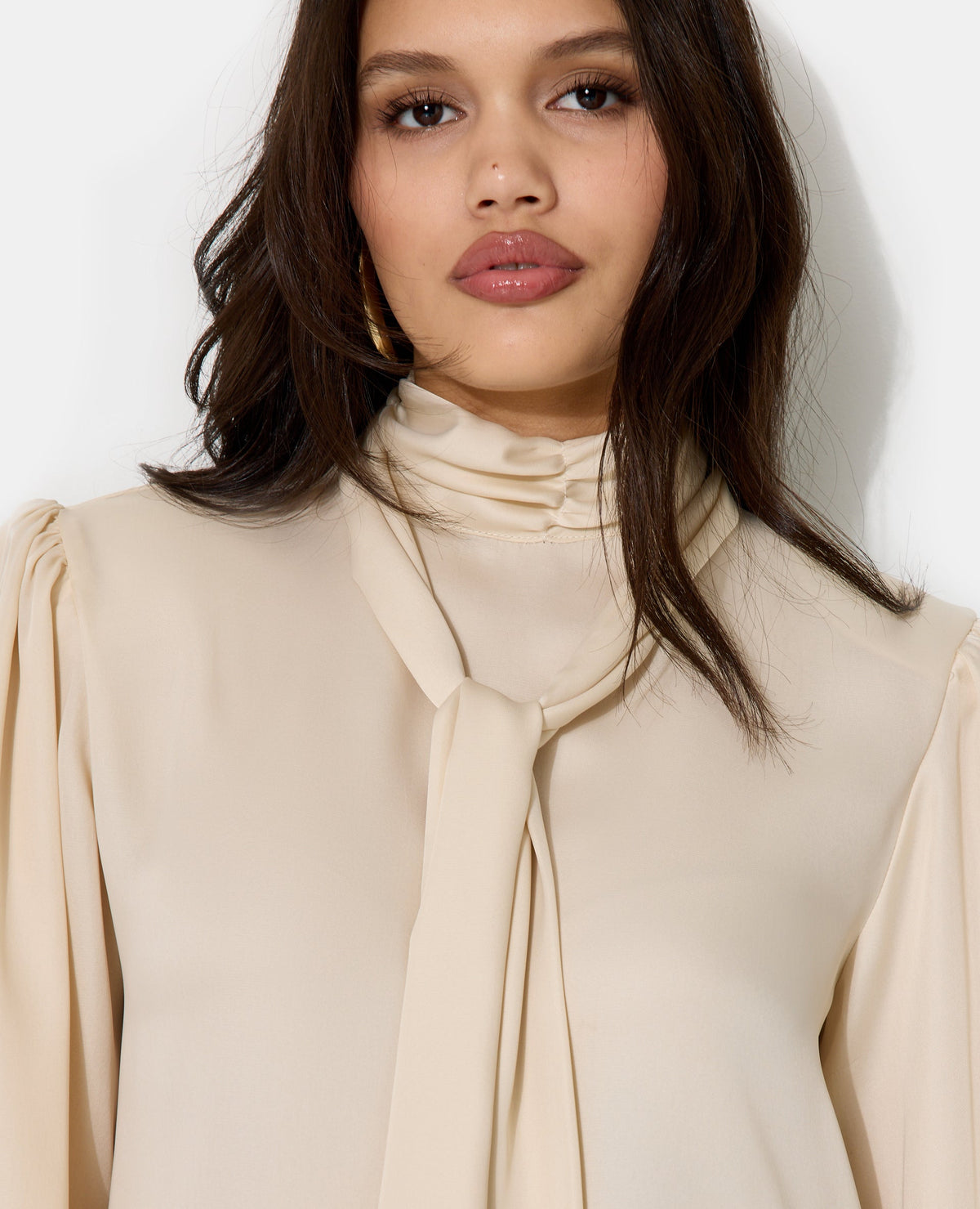 Blouse en satin avec col lavalière