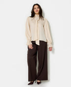 Blouse en satin avec col lavalière