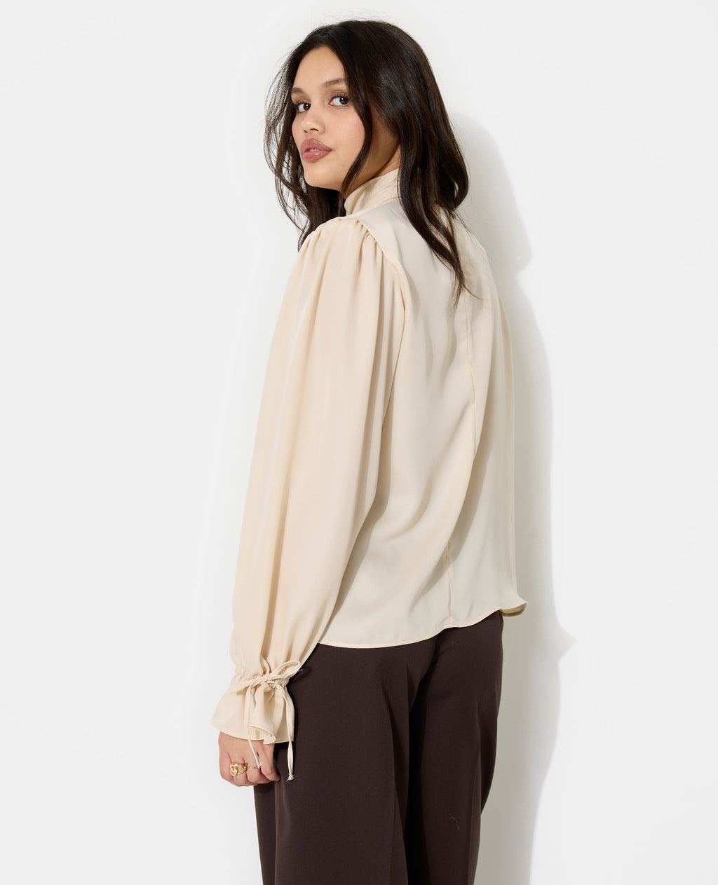 Blouse en satin avec col lavalière