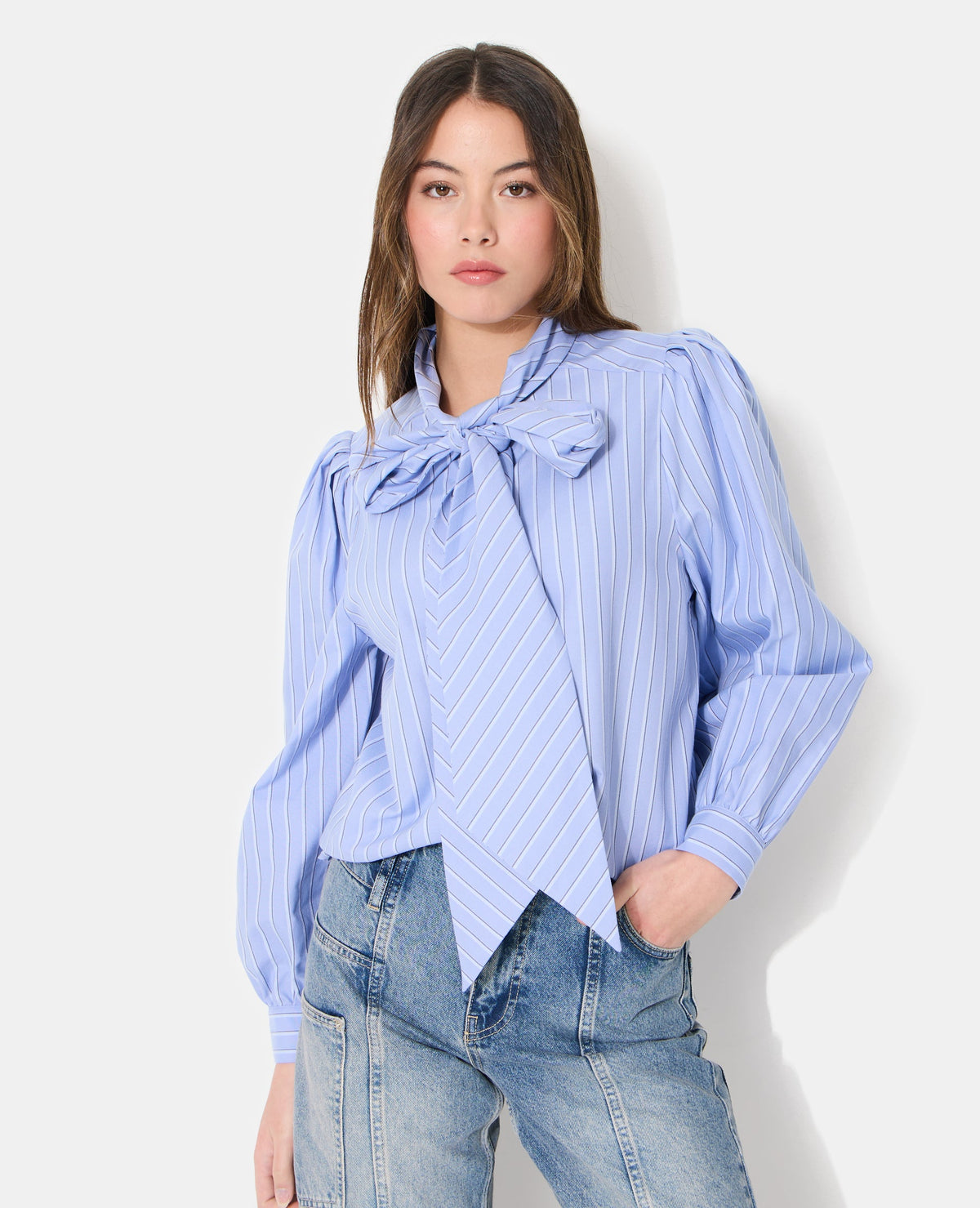 Chemise rayée col lavalière avec manches ballons