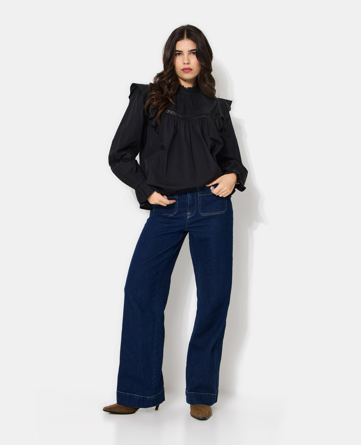 Blouse en popeline avec dentelle et volants