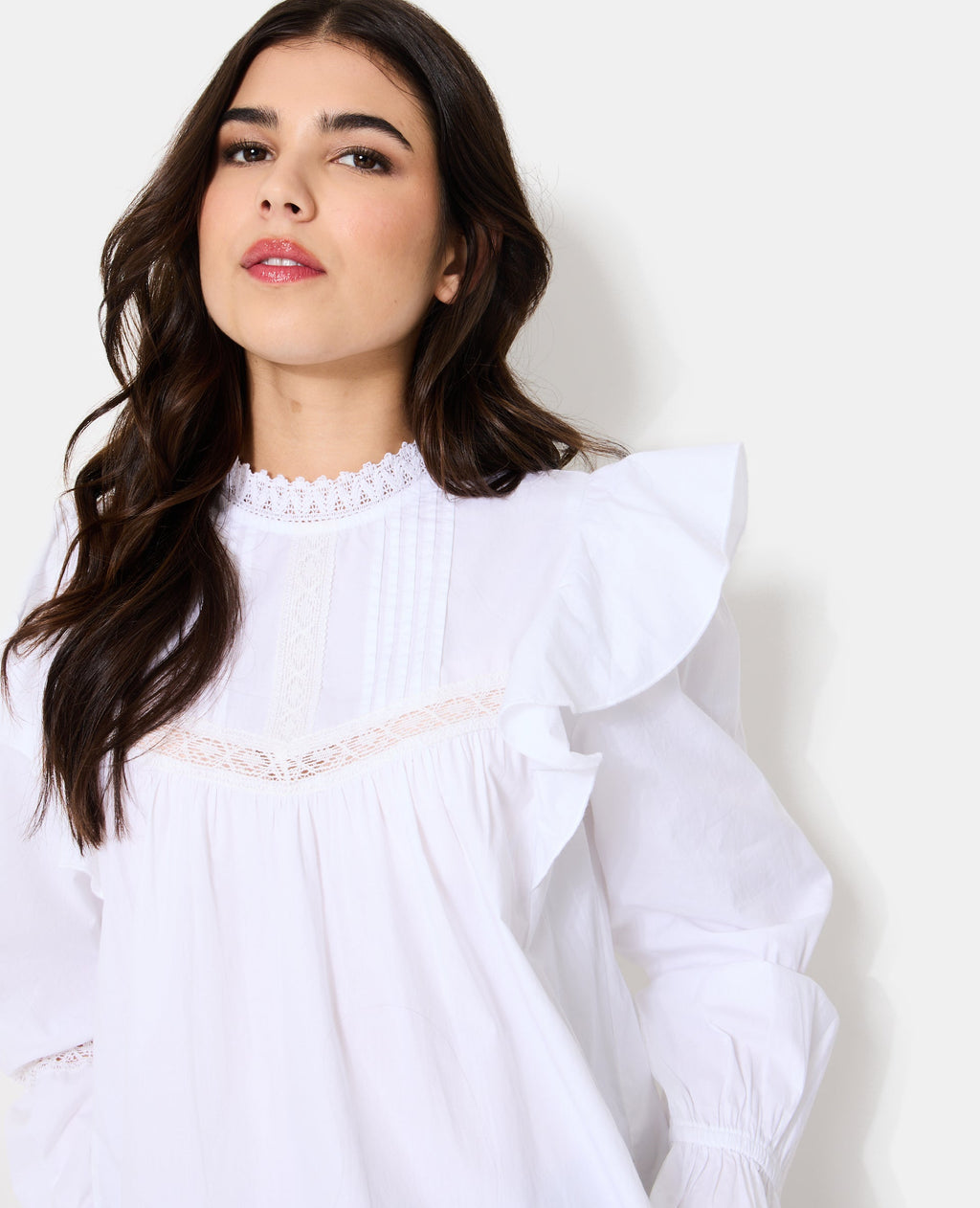 Blouse en popeline avec dentelle et volants