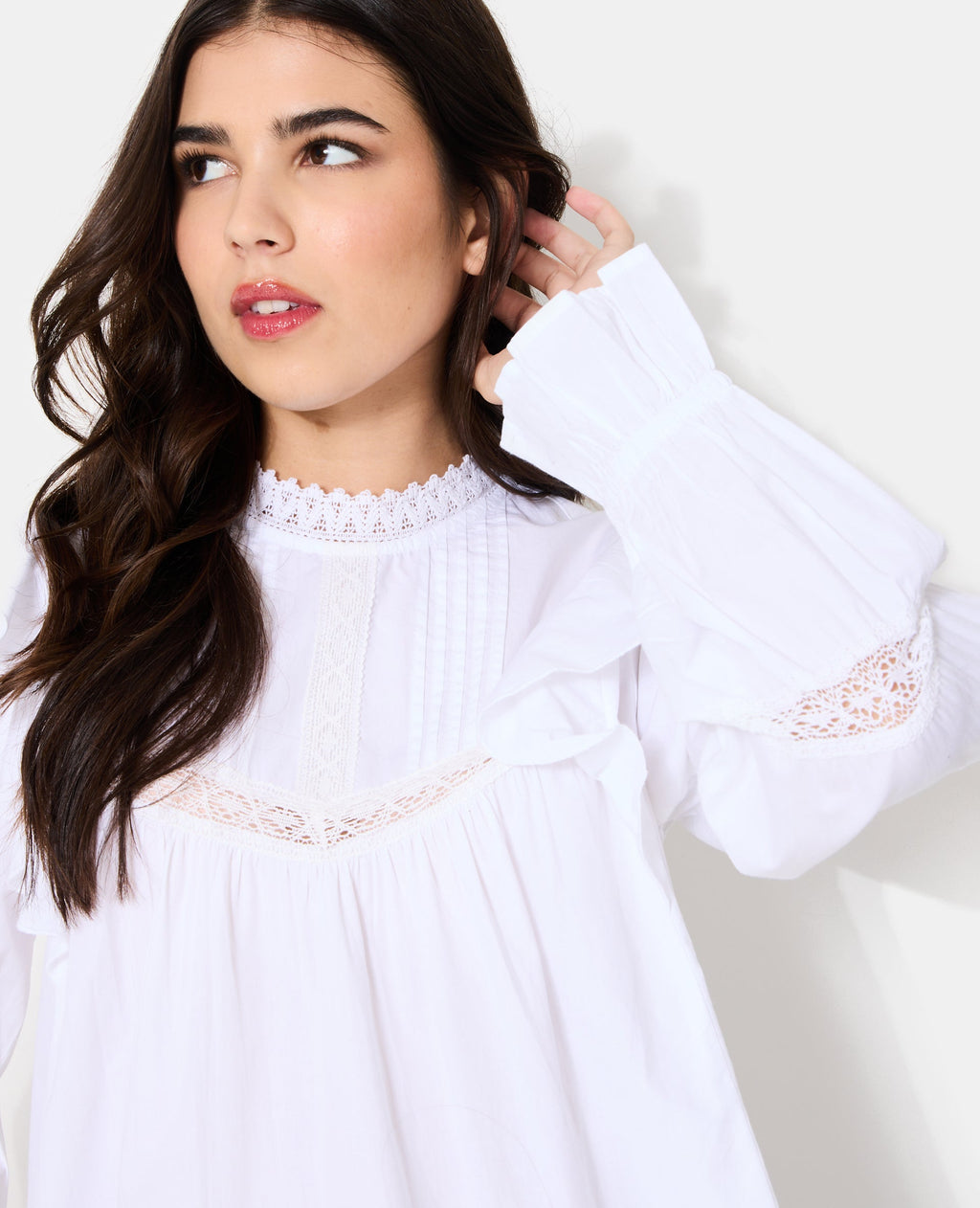 Blouse en popeline avec dentelle et volants