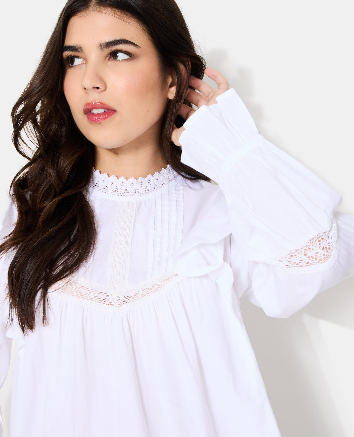 Blouse en popeline avec dentelle et volants