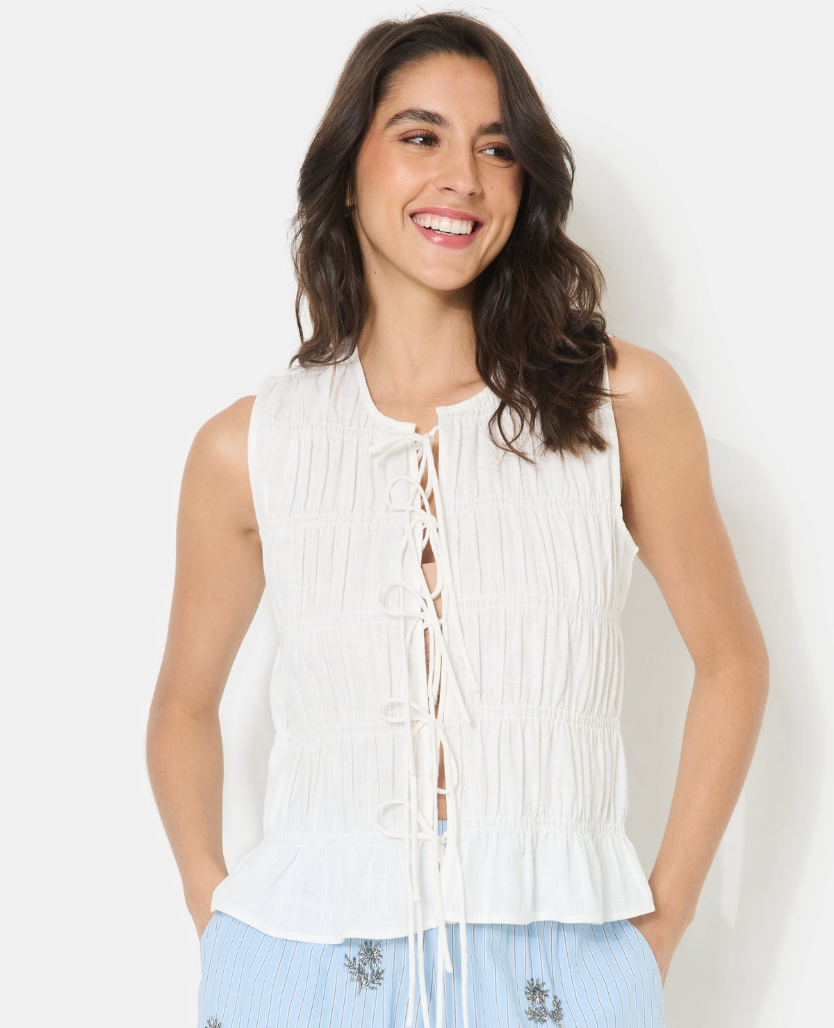 Top sans manches avec détails smocks et nouettes