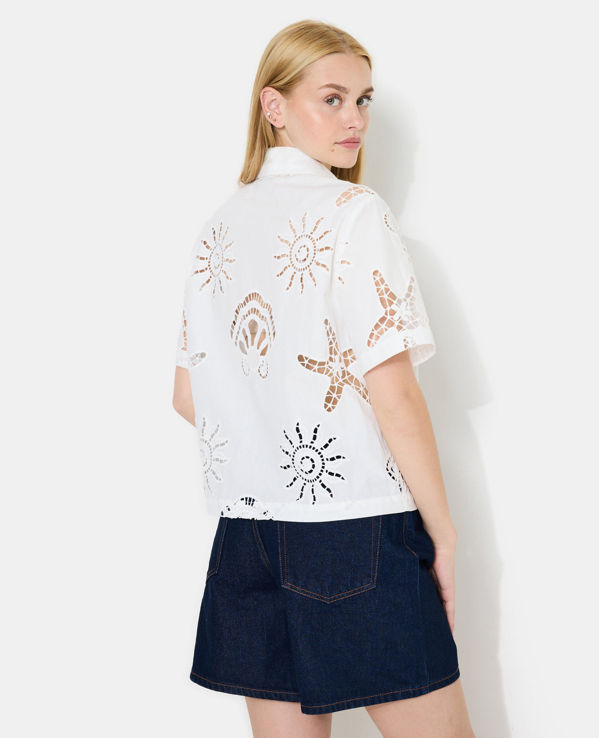 Chemisette avec broderies ajourées