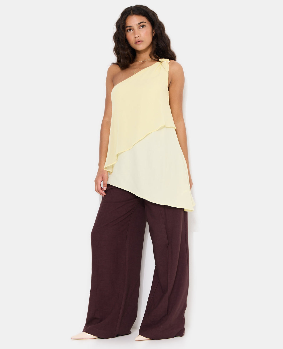 Top asymétrique one shoulder avec boucle