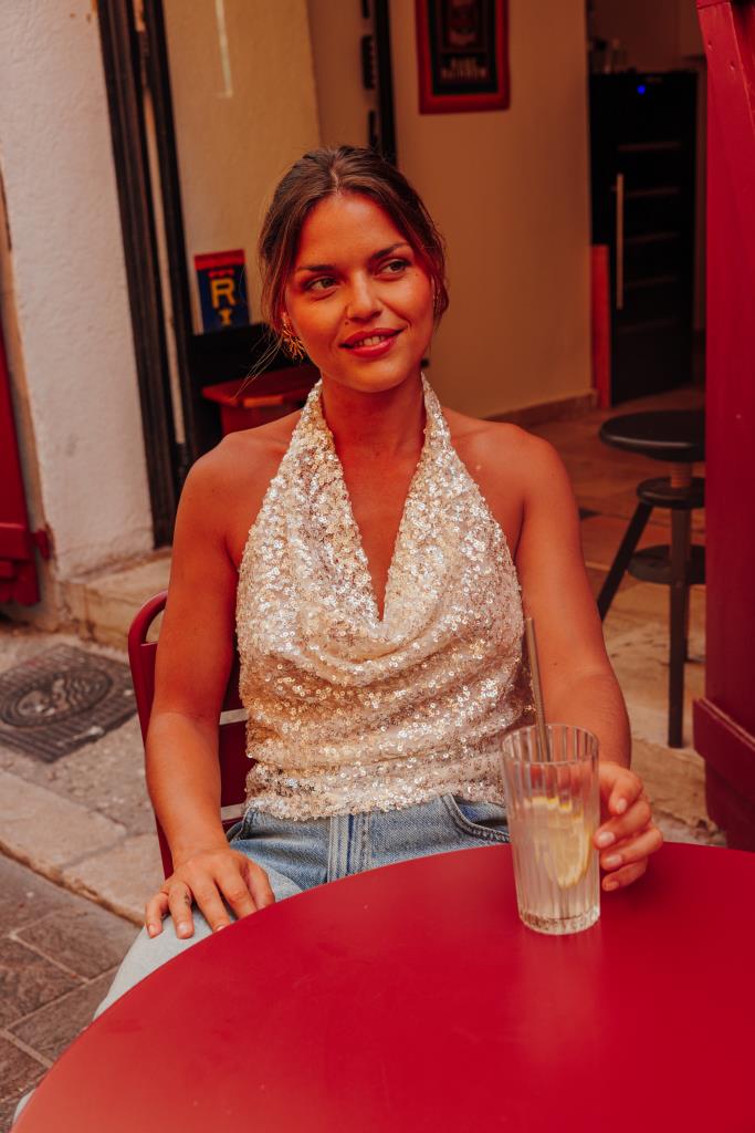 Top dos-nu encolure bénitier avec sequins