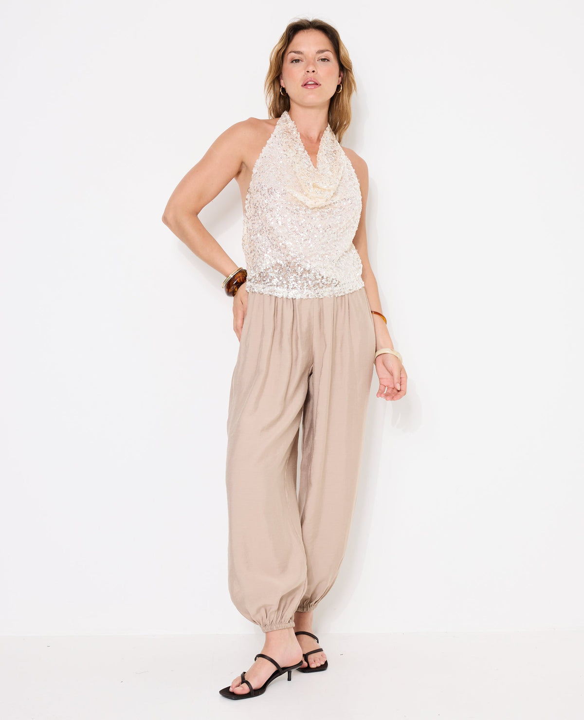 Top dos-nu encolure bénitier avec sequins